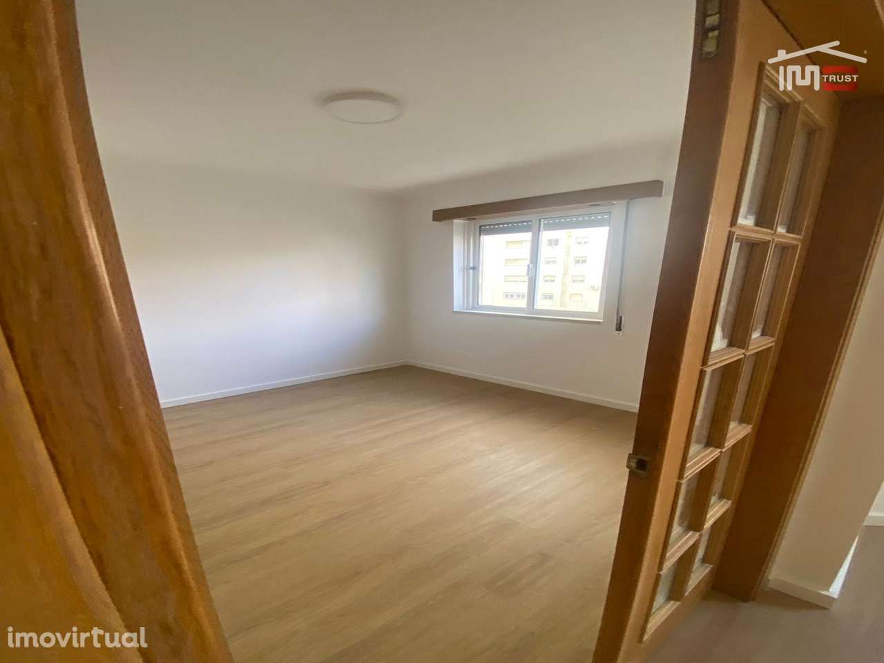 T2 Remodelado com Suite, Lareira e Excelente Localização a 5 min do... - Grande imagem: 4/19