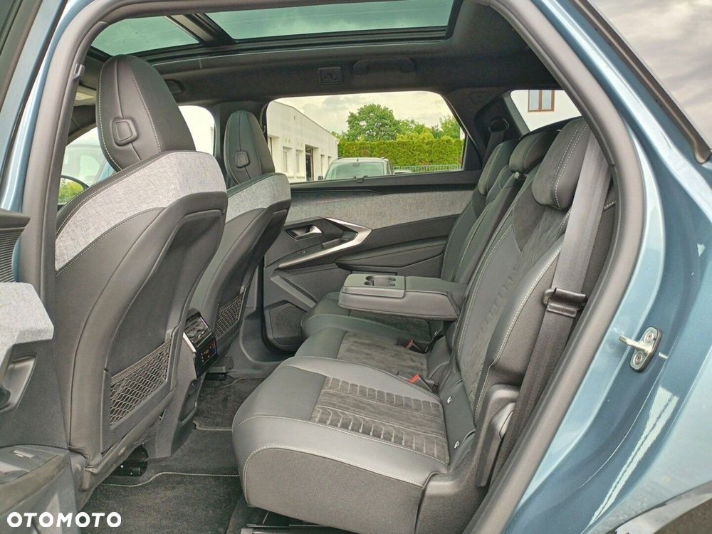 Peugeot E-5008 73kWh GT - 11