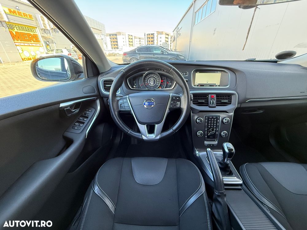 Volvo V40 D2 Summum - 17
