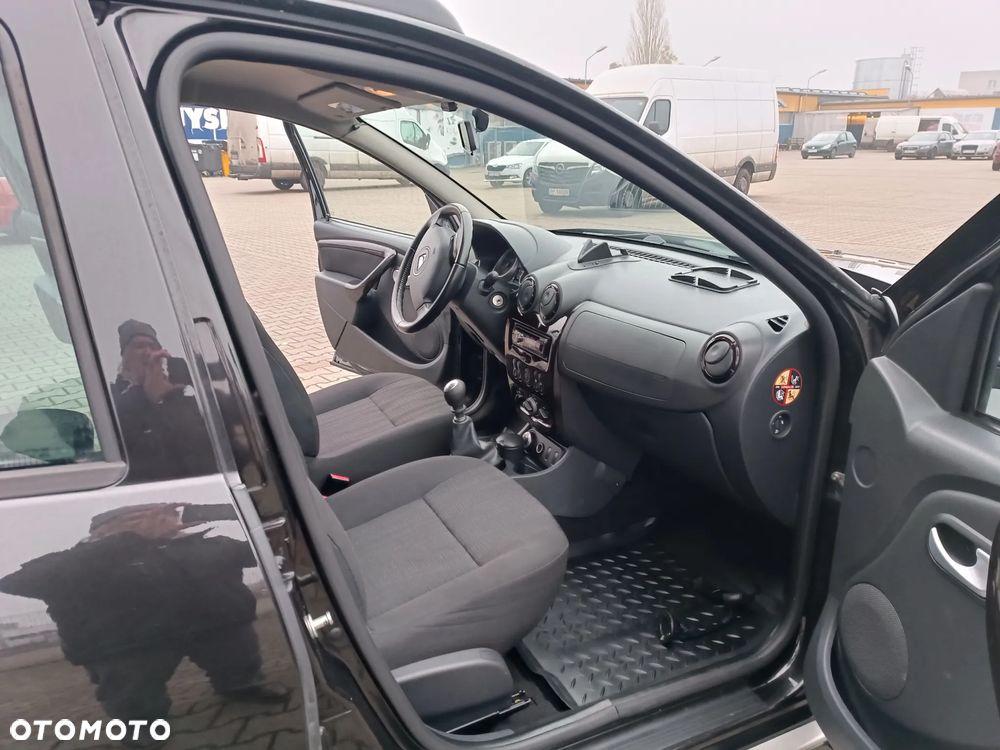 Dacia Duster 1.6 Laureate 4x4 - 6