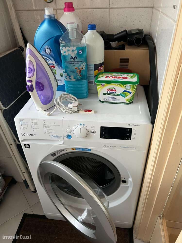 Quarto - localizado em Lordelo do Ouro Porto - Grande imagem: 5/14