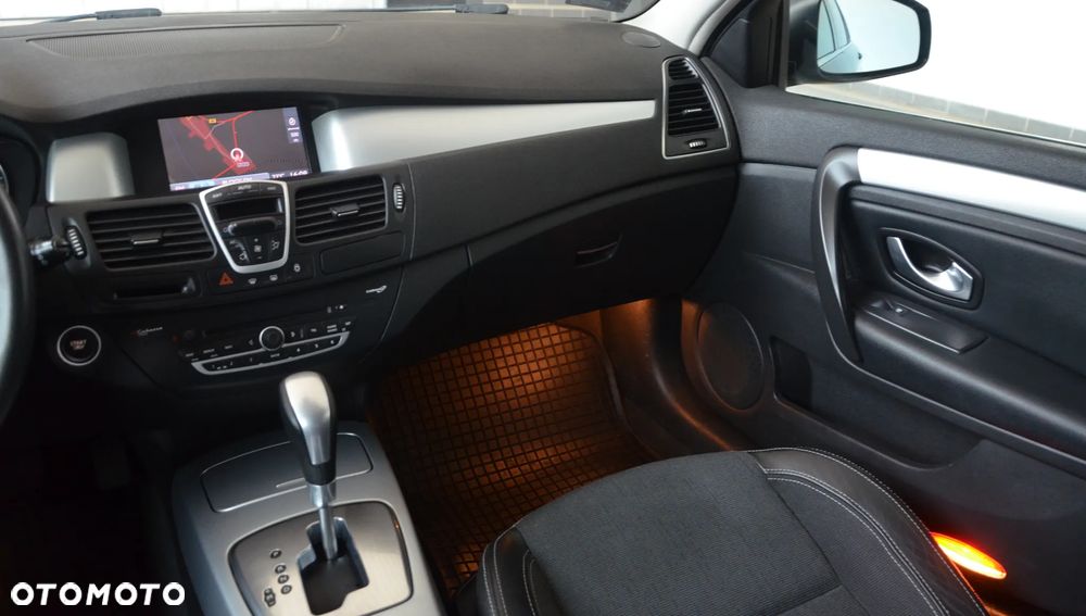 Renault Laguna 2.0 DCi FAP Initiale - 32