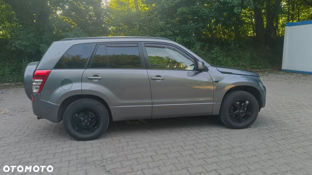 Suzuki Grand Vitara 2.0 - 34