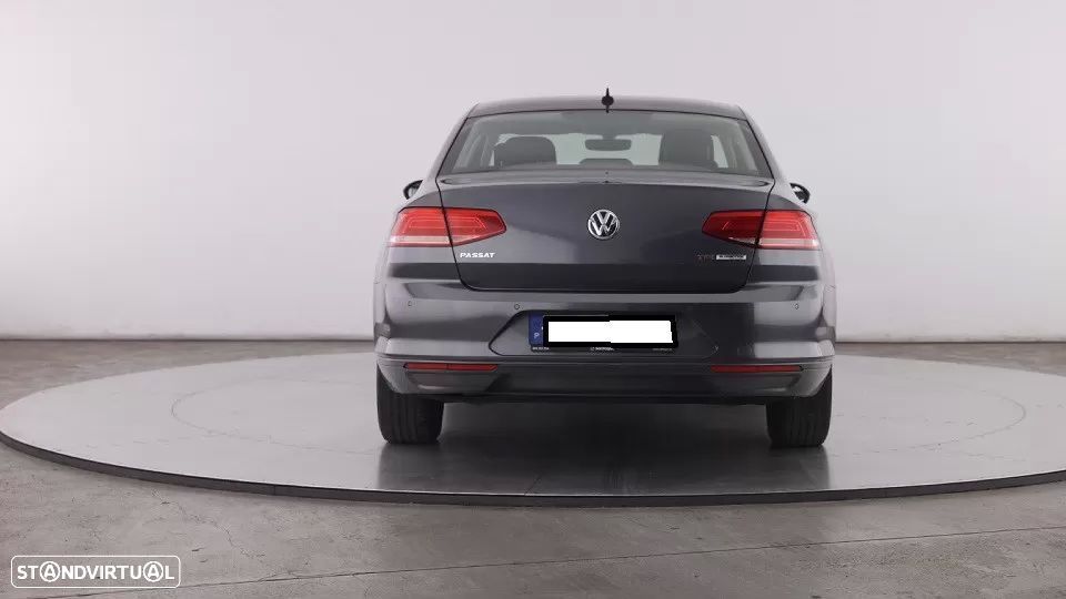 VW Passat 1.6 TDI Highline - 20