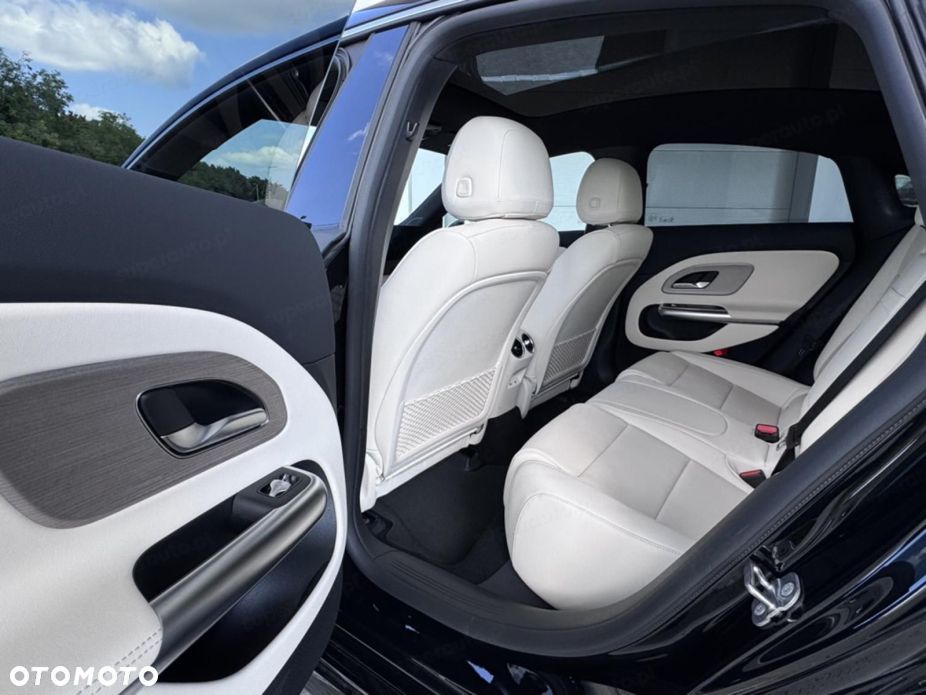 Mercedes-Benz CLA - 14