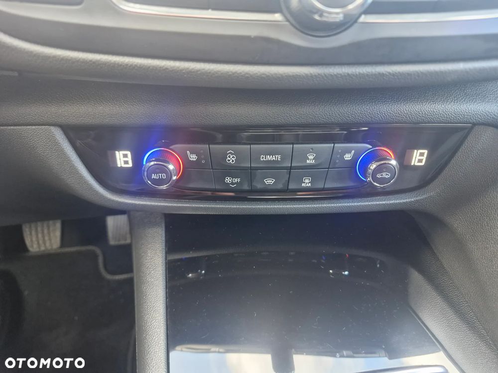 Opel Insignia 2.0 CDTI Cosmo S&S - 28