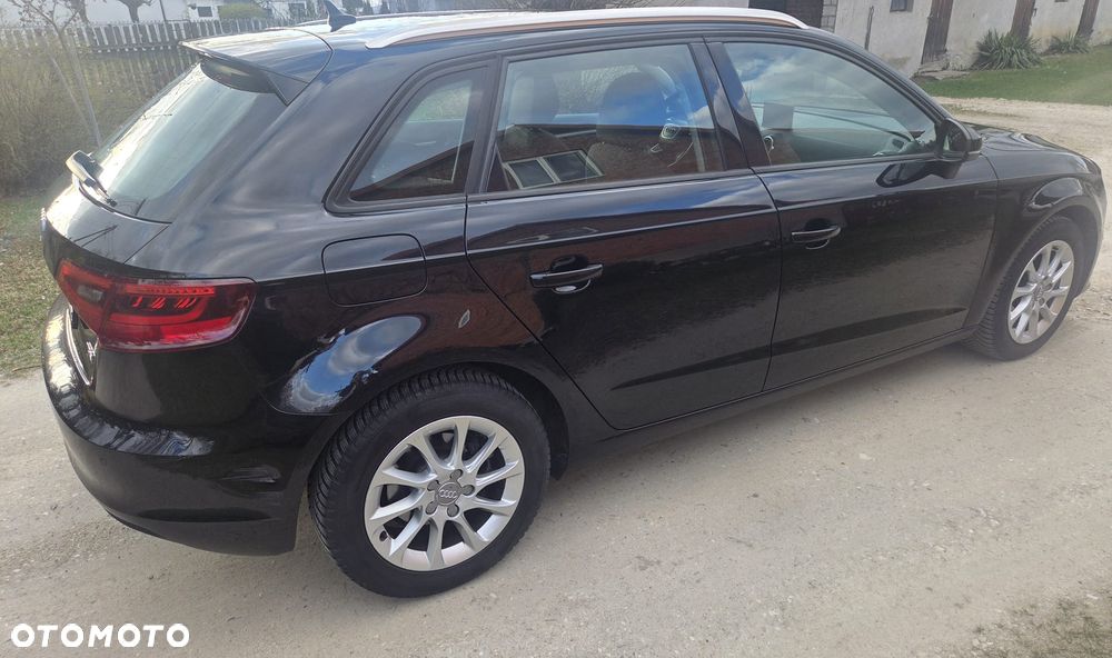 Audi A3 Sportback 1.4 TFSI Ambiente - 4