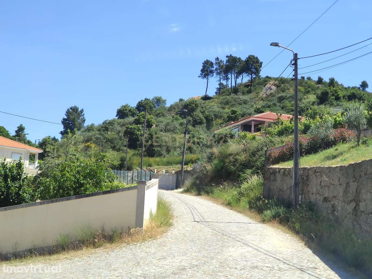 Terreno agrícola em zona habitacional e com ótimos acessos em Travanca - Grande imagem: 3/15