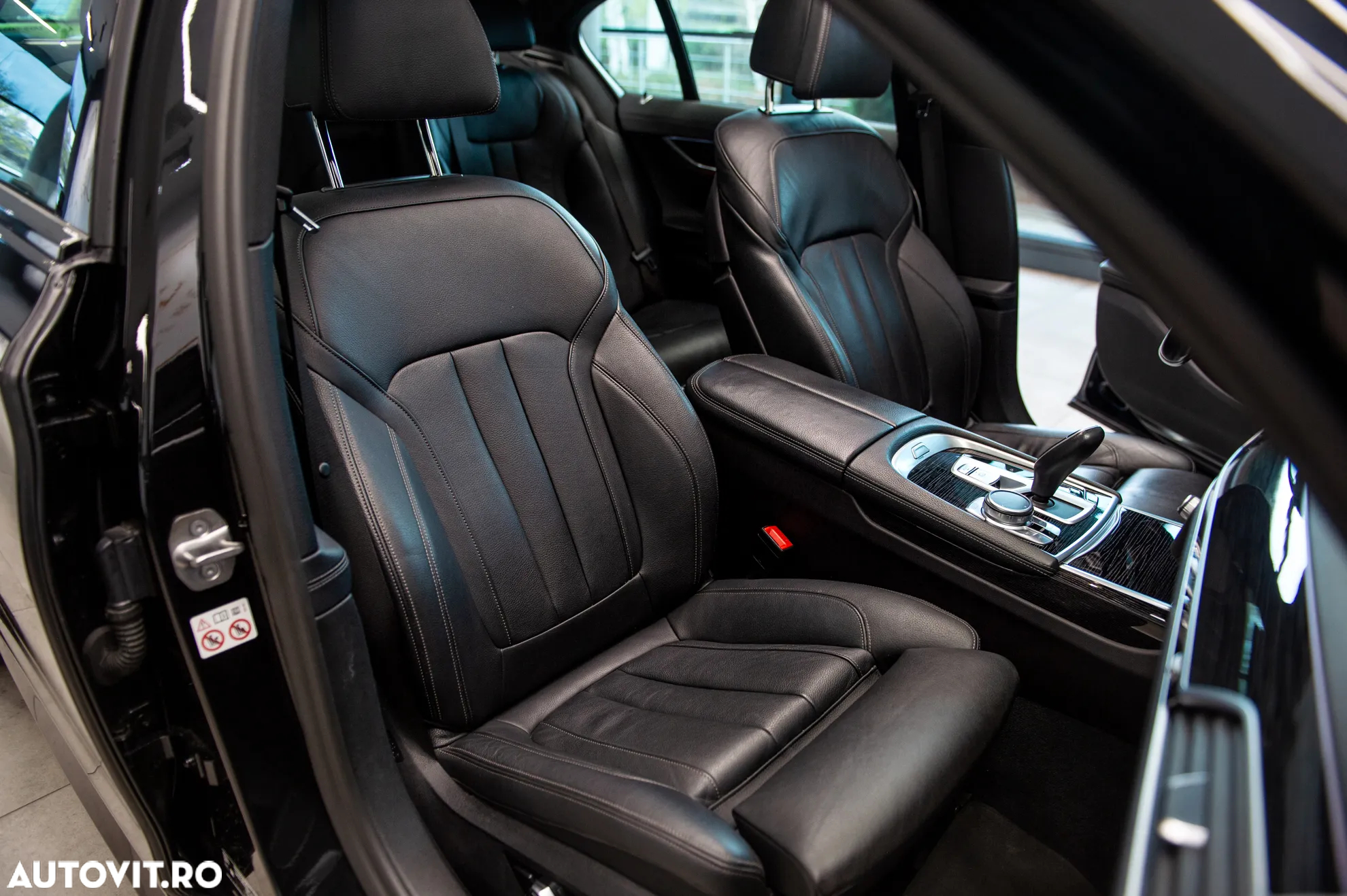 BMW Seria 7 730d xDrive MHEV - 33