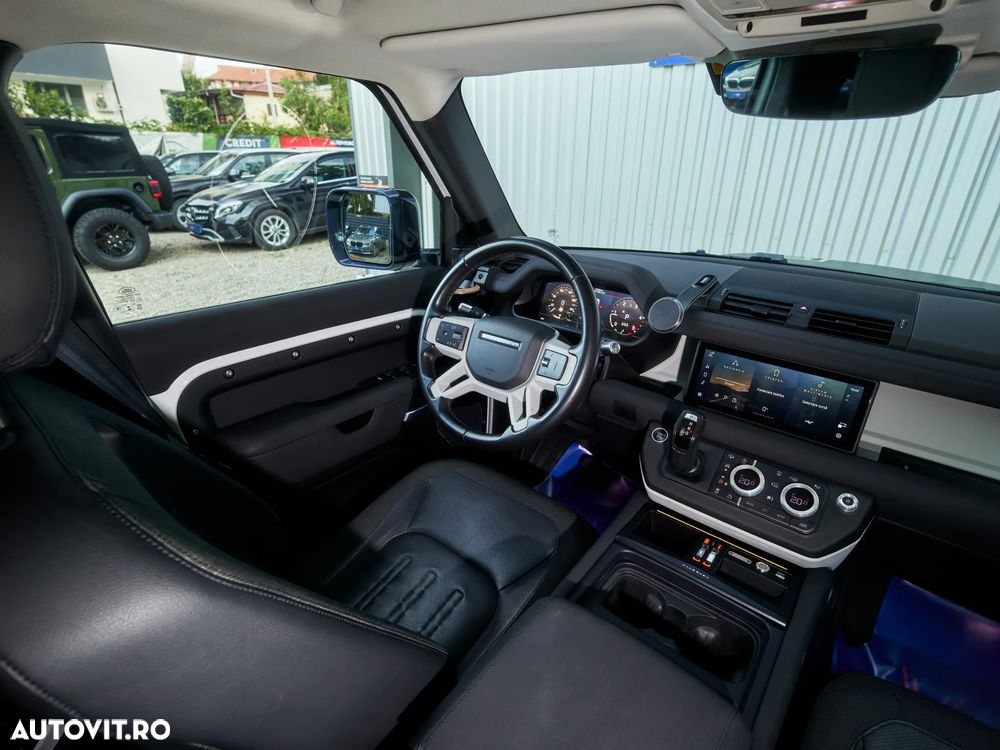 Land Rover Defender 110 2.0L D240 S - 14