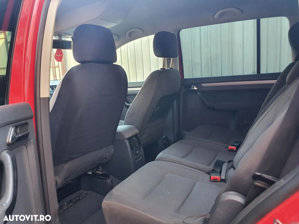 Volkswagen Touran - 4