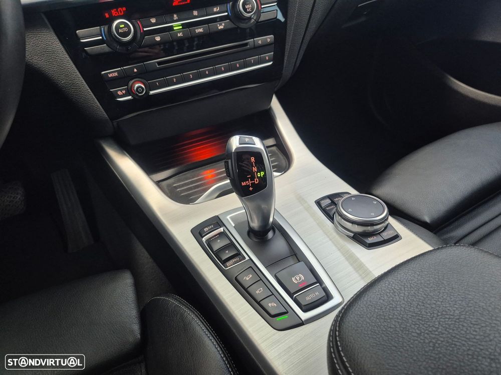 BMW X3 20 d xDrive xLine Auto — fotografia 13