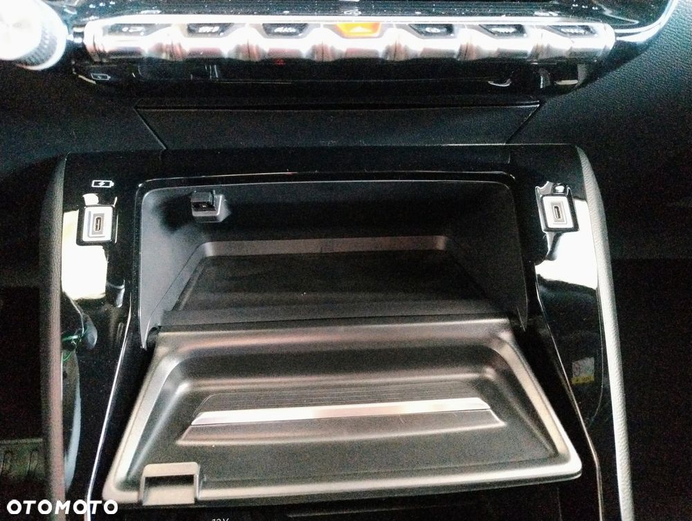 Peugeot 2008 PureTech 100 Allure S&S BVM6 - 16