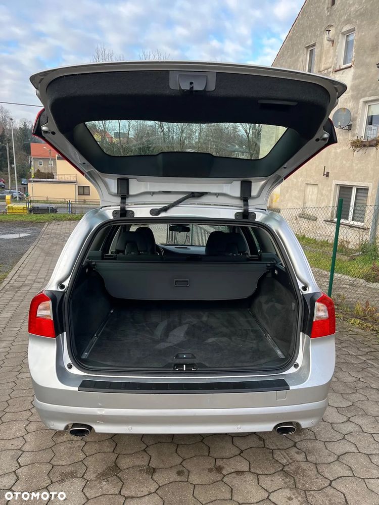 Volvo V70 D5 AWD Kinetic - 28