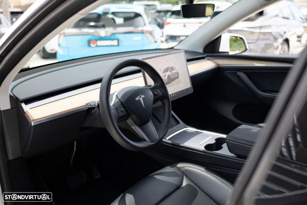 Tesla Model Y Standard - 10
