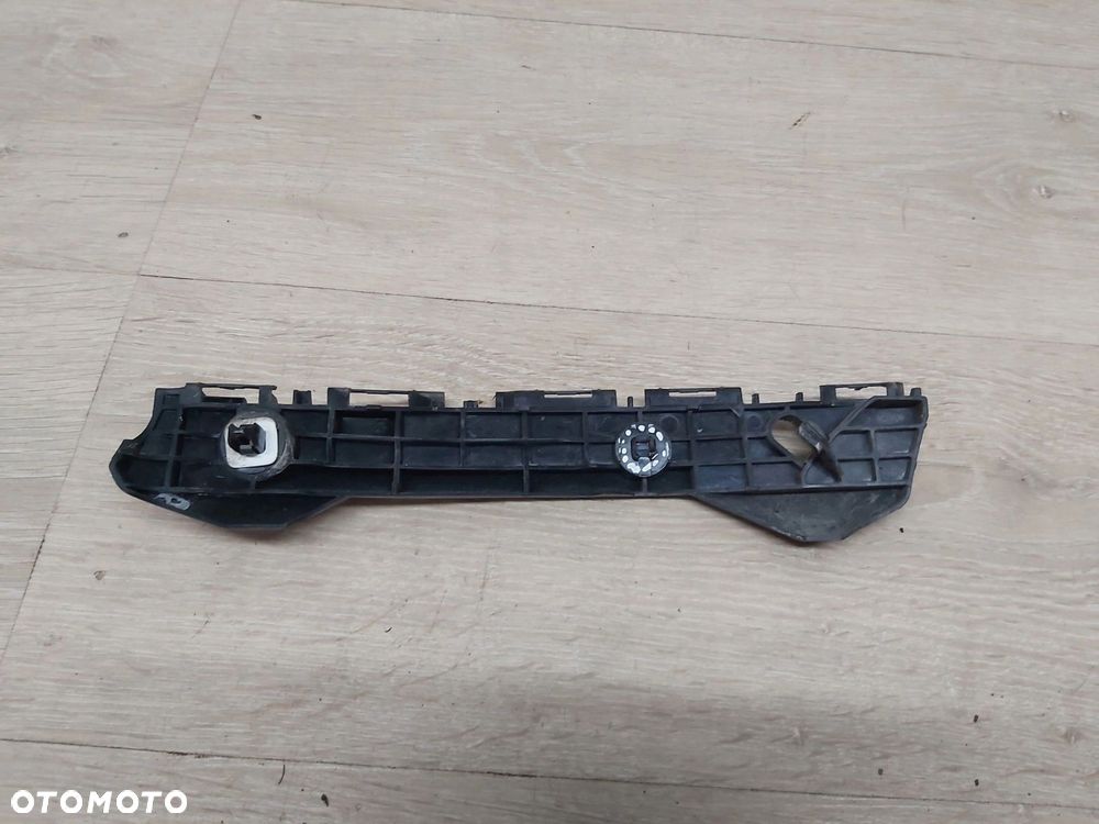 Toyota Yaris III II Lift 18-21r ślizg zderzaka lewy tył 52576-0D450 - 3