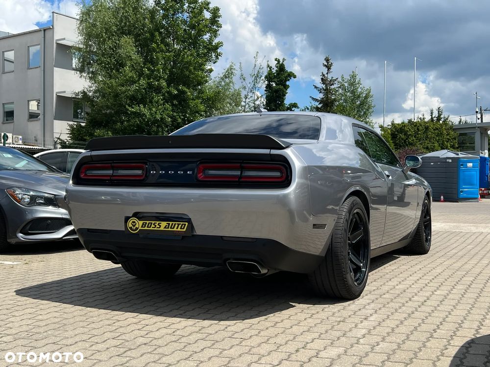 Dodge Challenger - 9