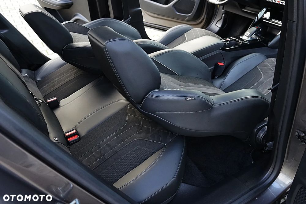 Peugeot 2008 PureTech 130 EAT8 GT - 22