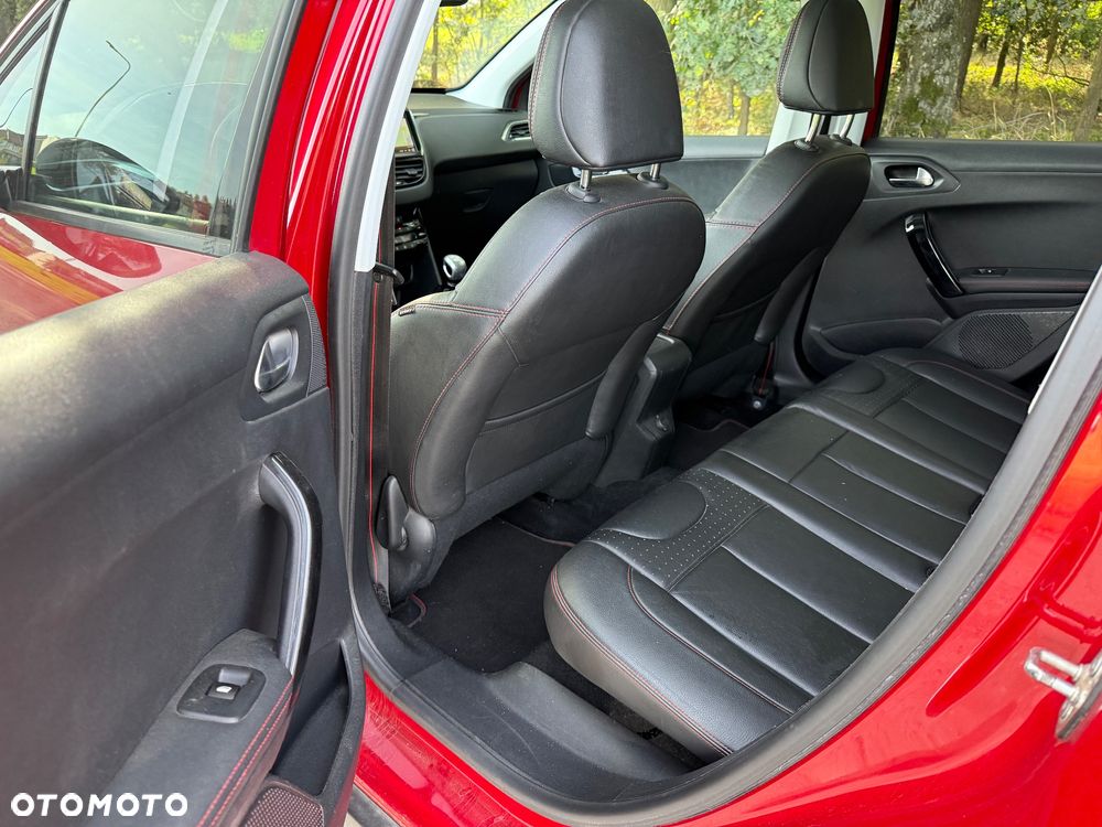 Peugeot 2008 1.2 Pure Tech Allure S&S - 23