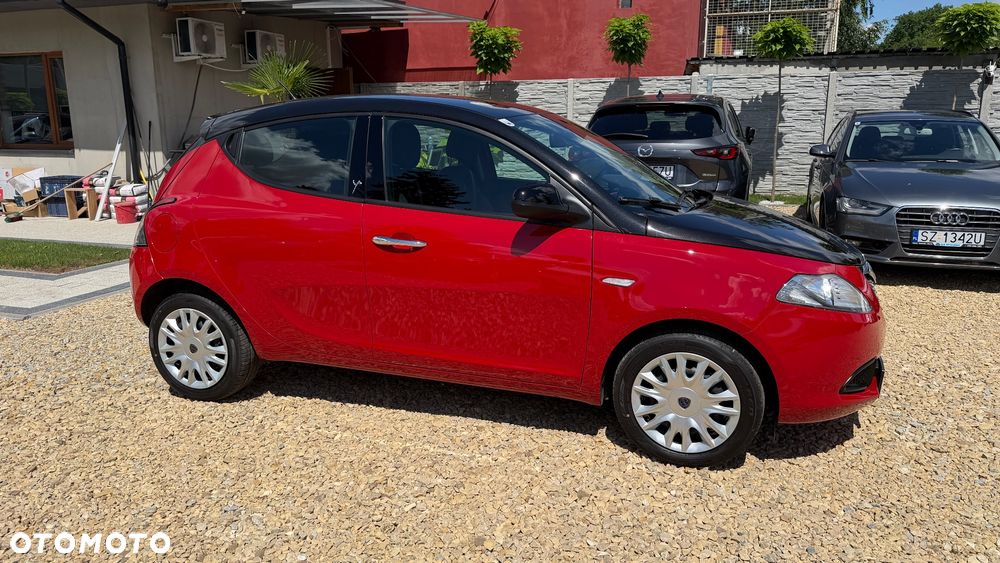 Lancia Ypsilon Y 1.2 8v Black & Red Edition - 28
