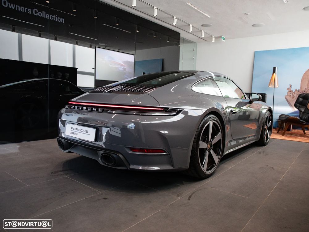 Porsche 911 (992) Carrera S - 12
