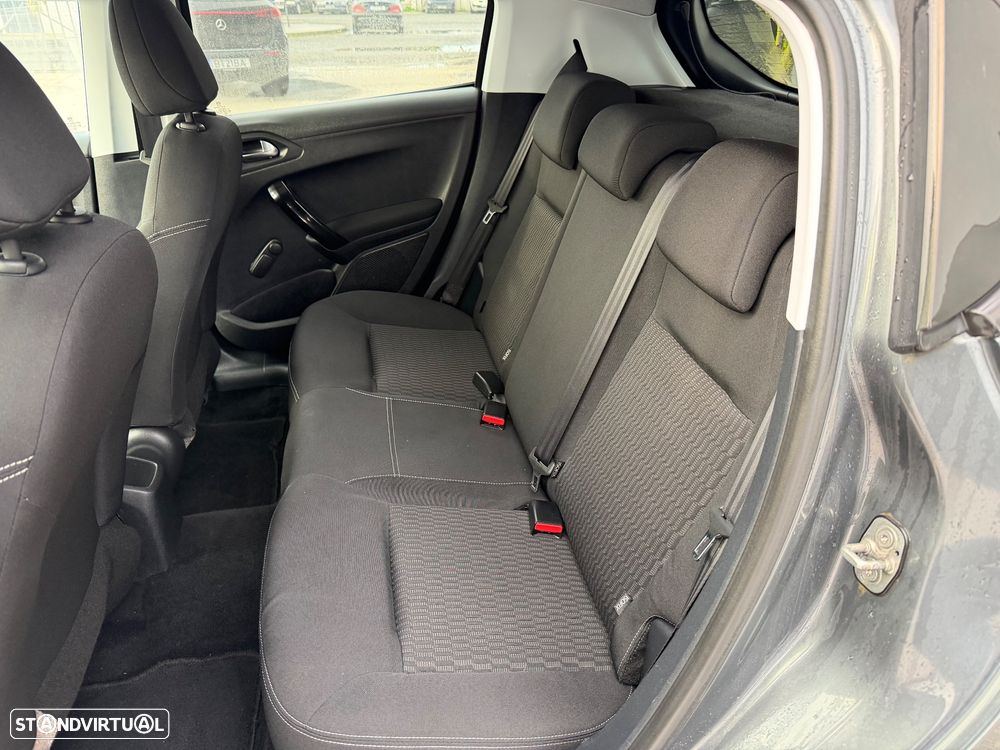 Peugeot 208 1.6 BlueHDi Style - 16