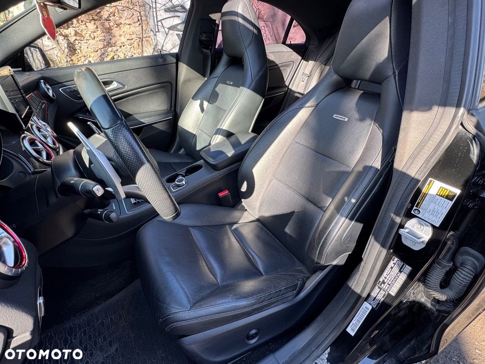 Mercedes-Benz CLA 45 AMG 4Matic 7G-DCT - 24