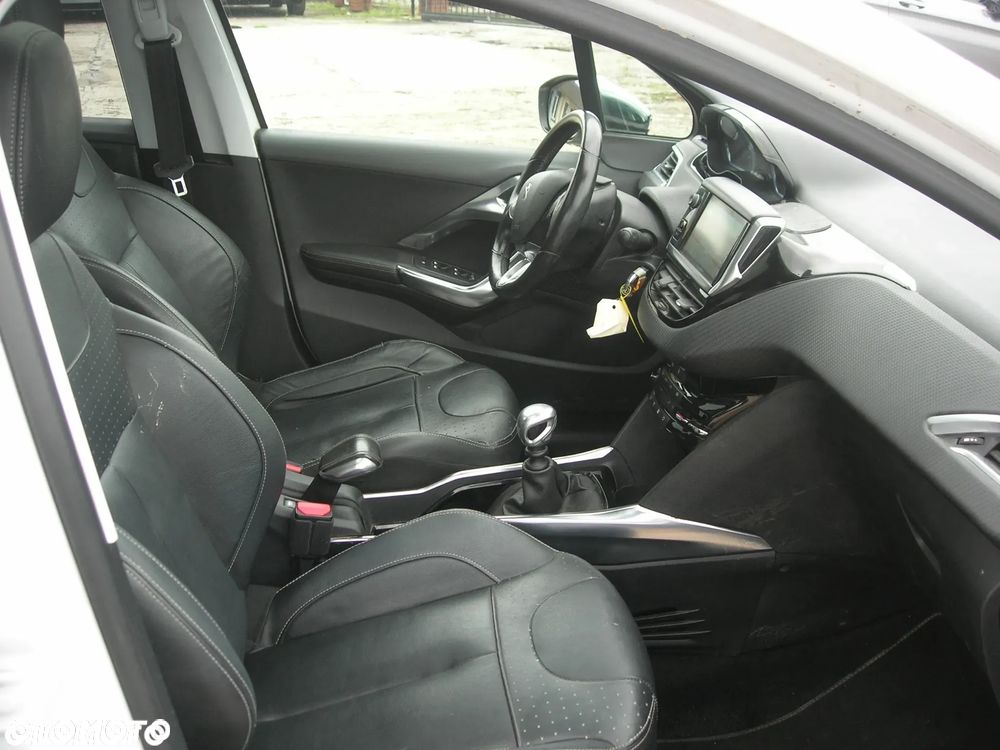 Peugeot 2008 1.6 e-HDi Allure S&S - 22