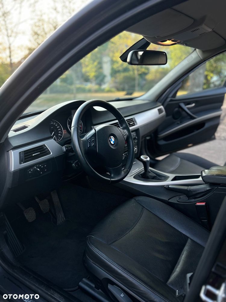 BMW Seria 3 318d - 4