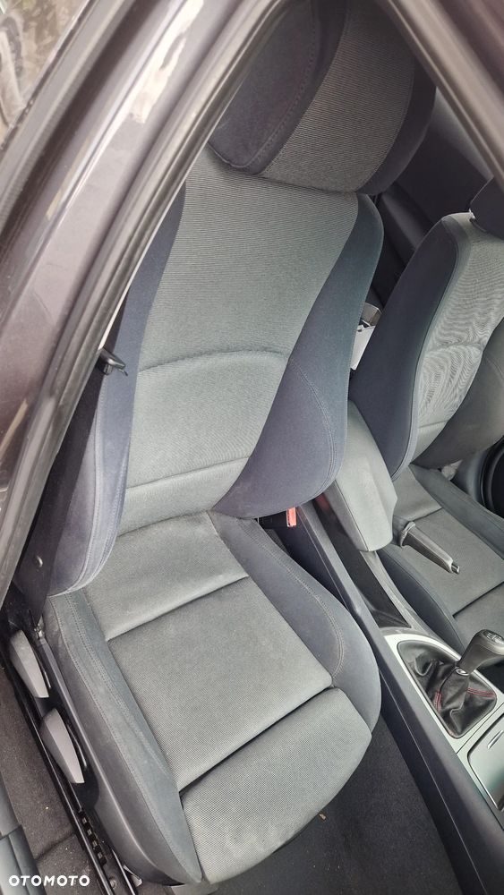 BMW E87  FOTEL PRAWY PRZÓD - 1