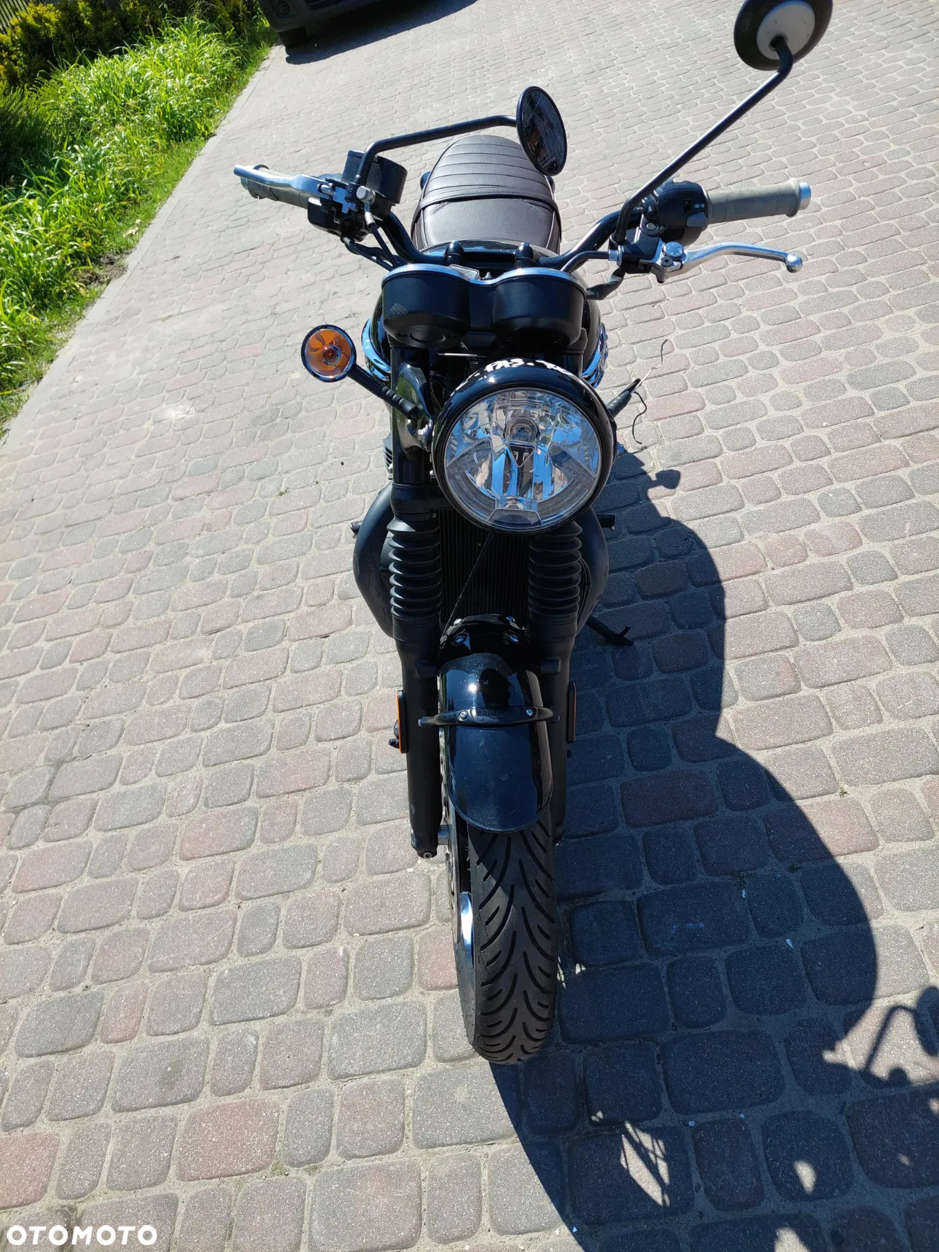 Triumph Bonneville - 8