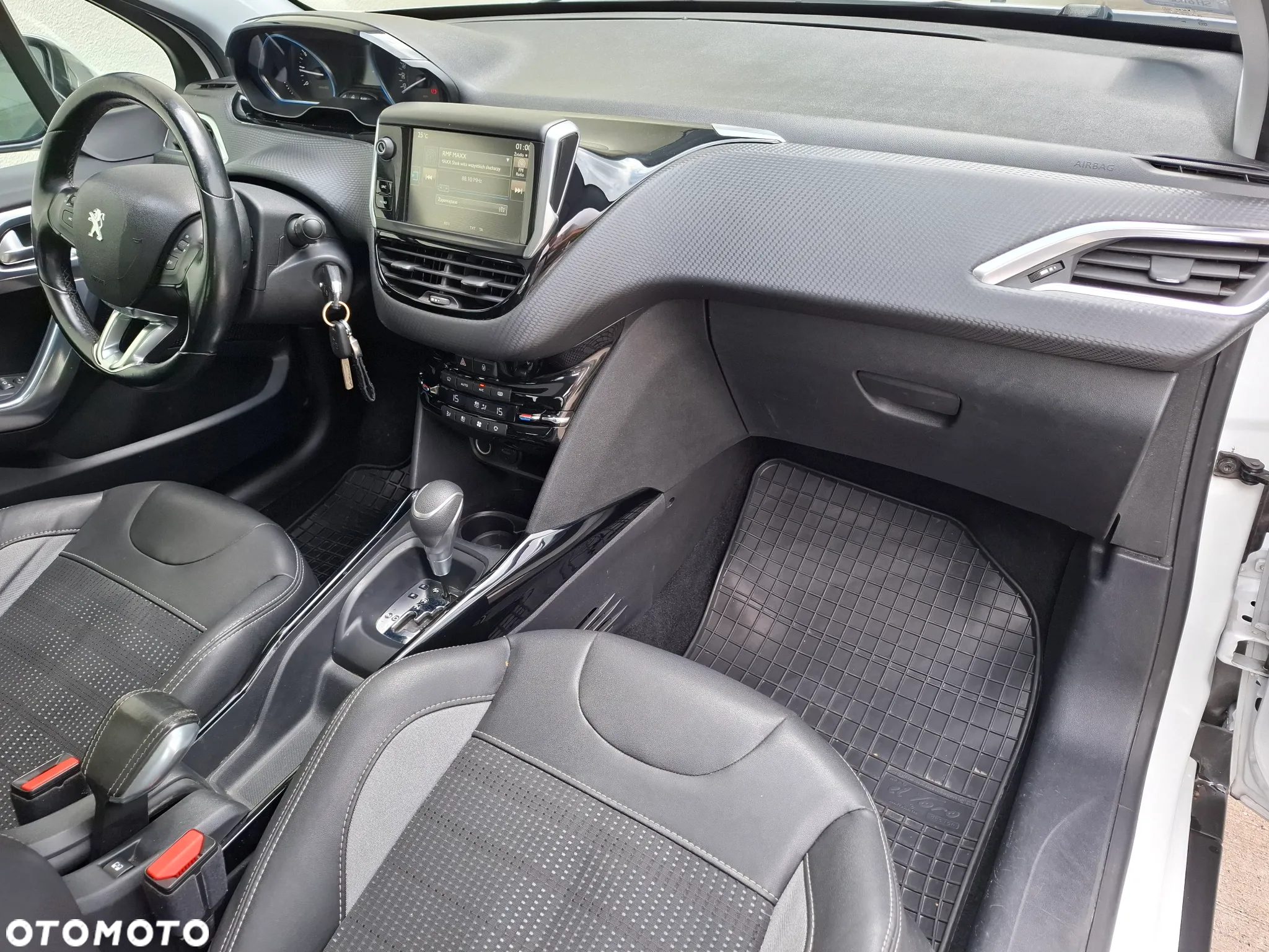 Peugeot 2008 1.2 Pure Tech Allure S&S EAT6 - 36