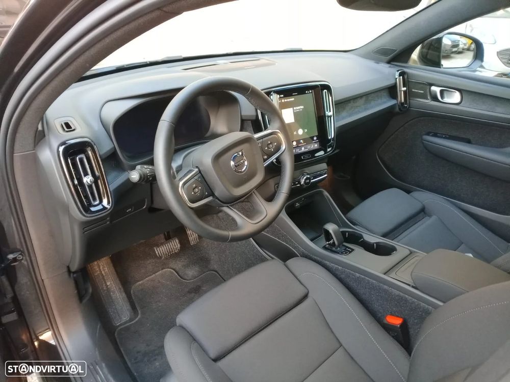 Volvo EC40 82 kWh Single Motor Extended Range Black Edition - 2