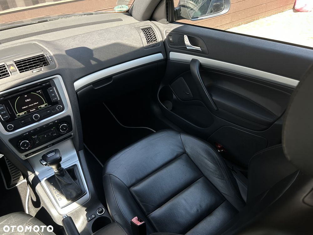 Skoda Octavia 2.0 TSI DSG RS - 11