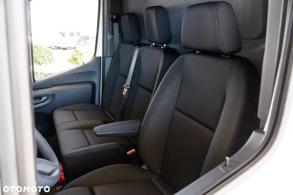 Mercedes-Benz Sprinter - 11
