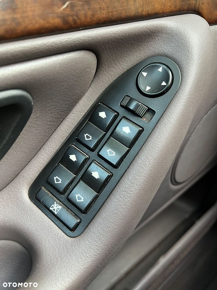 BMW Seria 7 735i - 38