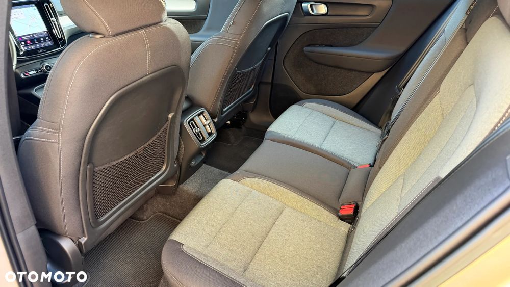 Volvo XC 40 B3 B DKG Ultra Black Edition - 20