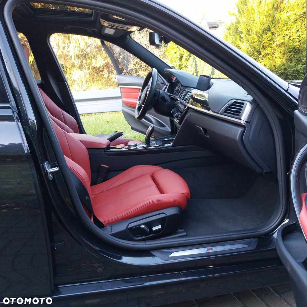 BMW Seria 3 330i xDrive M Sport - 26