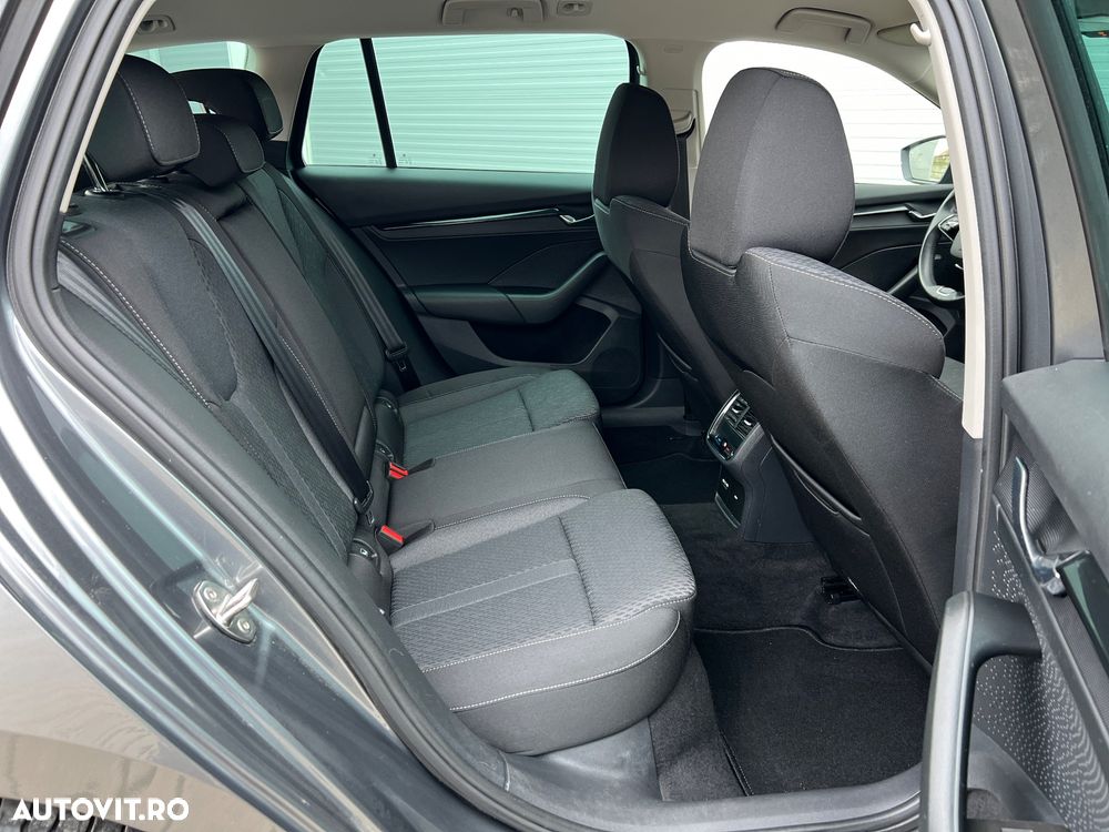 Skoda Octavia 2.0 TDI DSG Clever - 11