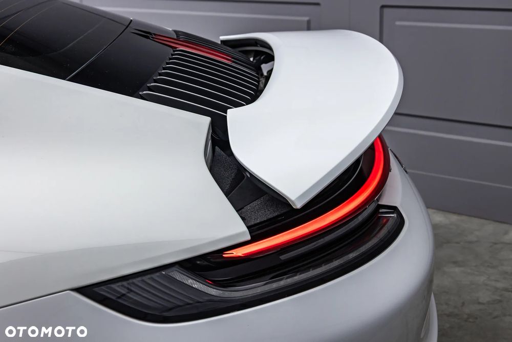 Porsche 911 Carrera 4 PDK - 36
