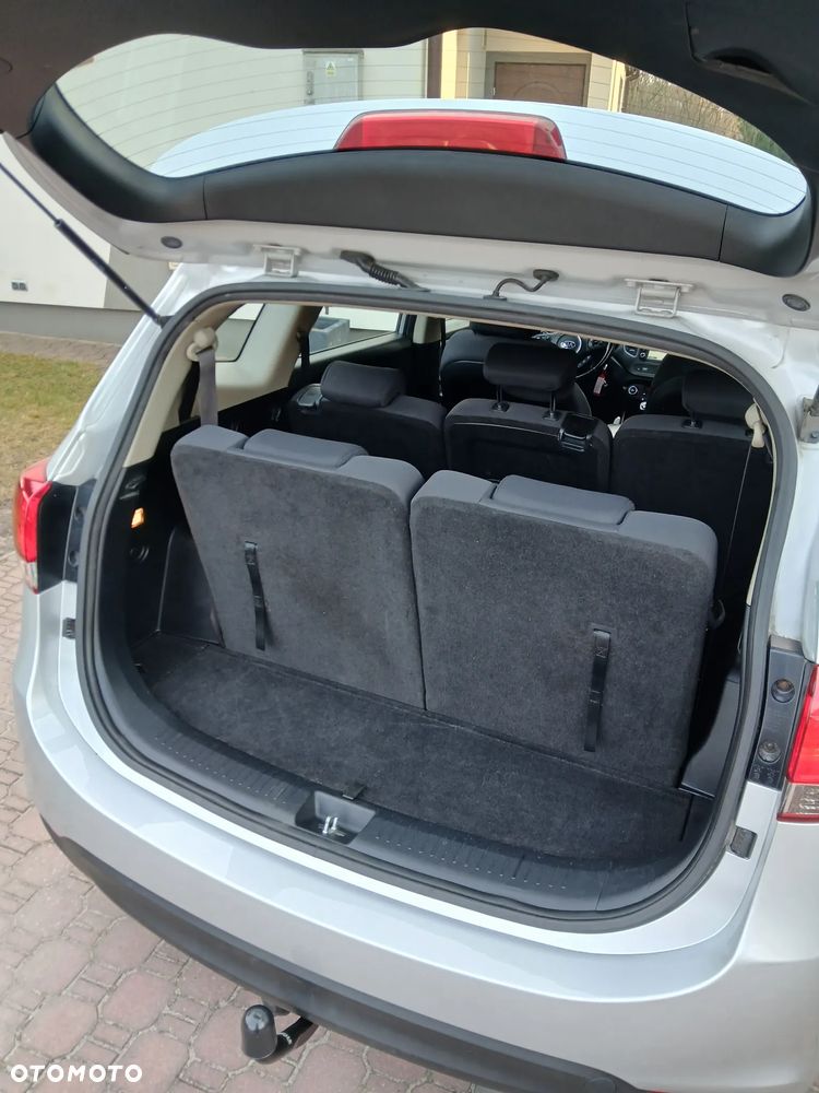 Kia Carens 1.6 GDI Dream Team Edition - 11