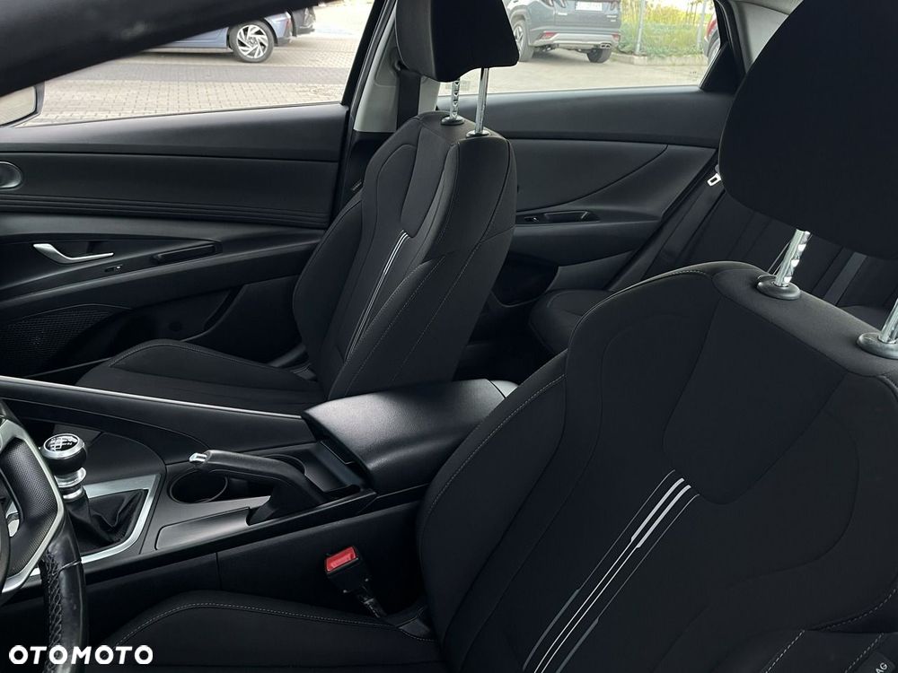 Hyundai Elantra - 14