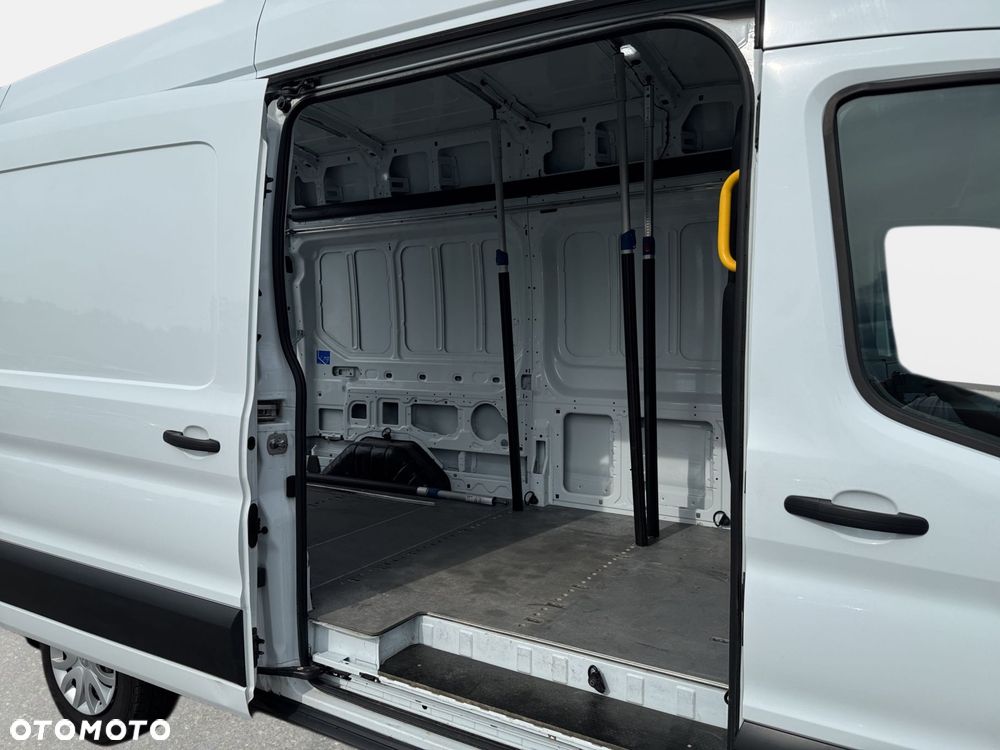 Ford Transit - 12