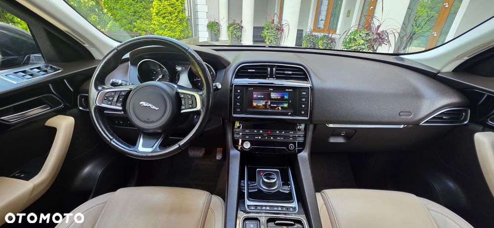 Jaguar F-Pace - 25