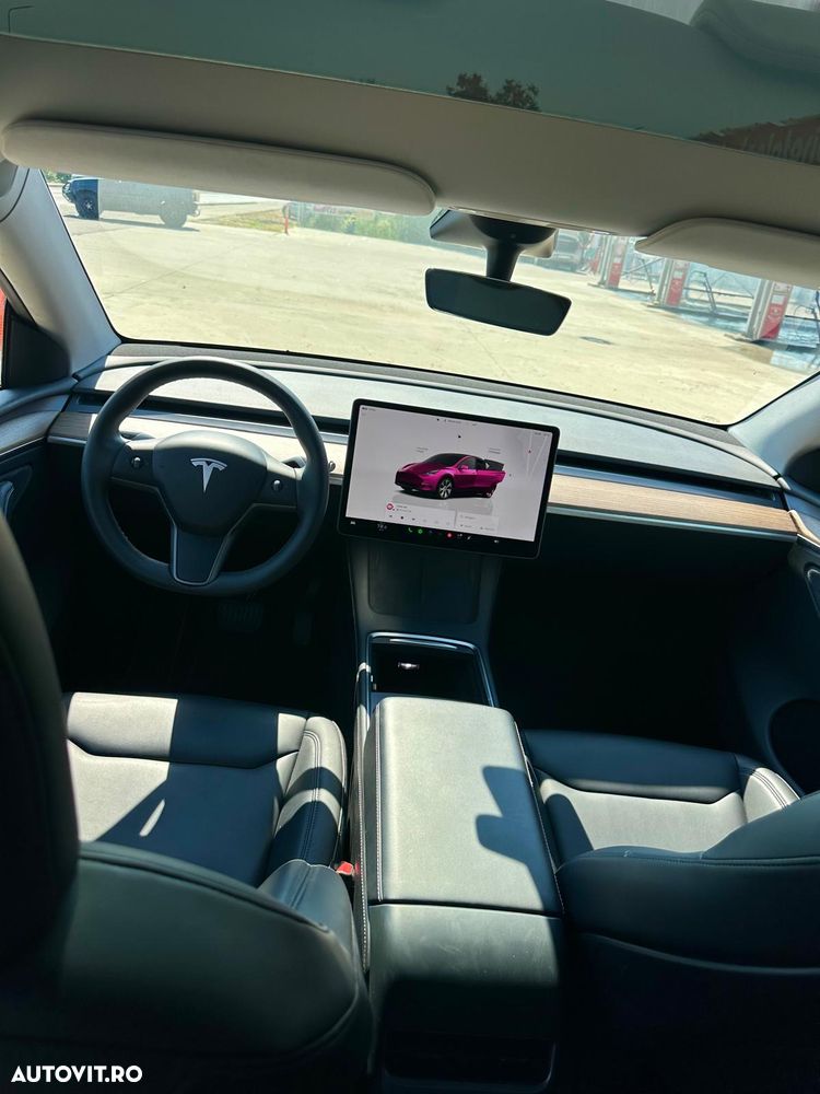 Tesla Model Y - 6