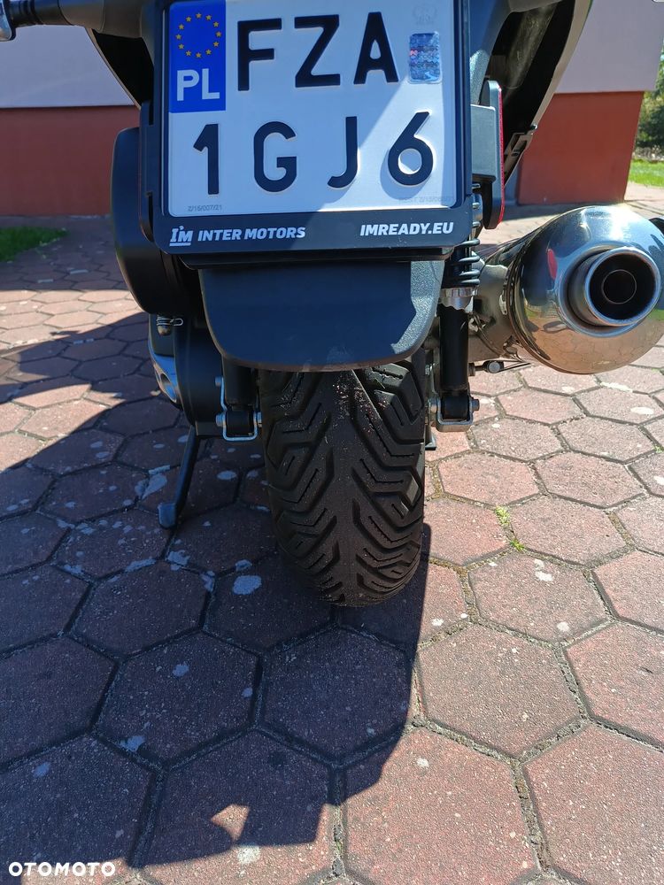 Piaggio MP-3 - 4