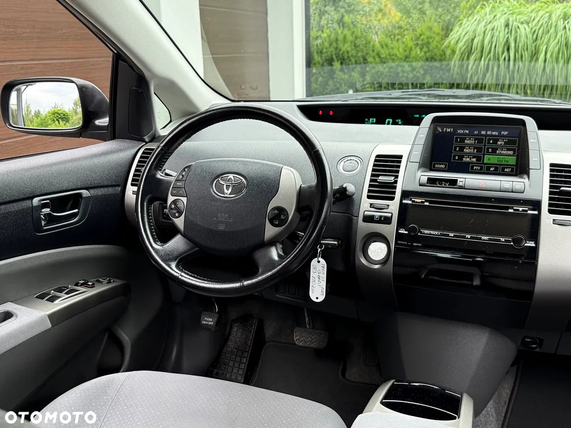 Toyota Prius (Hybrid) Sol - 30