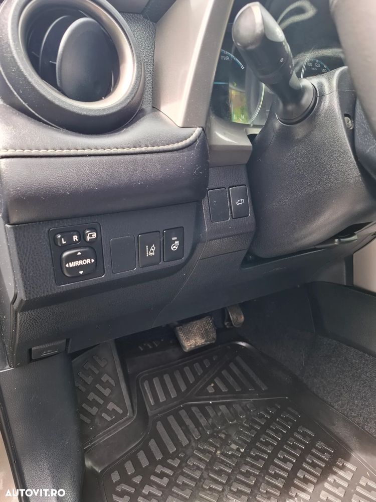 Toyota RAV4 2.5 VVT-i 4x4 Luxury - 17