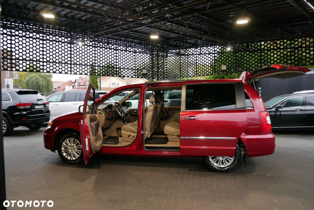Chrysler Town & Country 3.6 Limited - 6