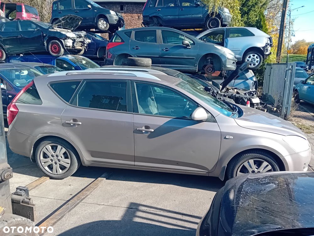 *KIA CEED* Samochód na części - 5